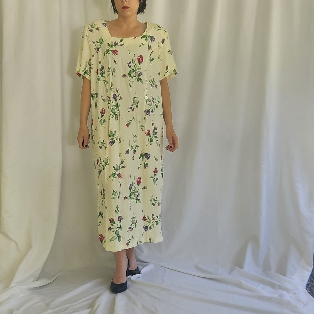 90sβ Cream Floral Sheath Dress